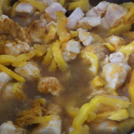 Krok 4 - Kurczak w sosie curry z ryżem  foto