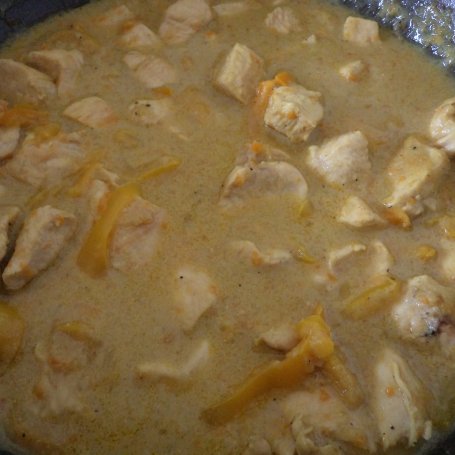 Krok 5 - Kurczak w sosie curry z ryżem  foto