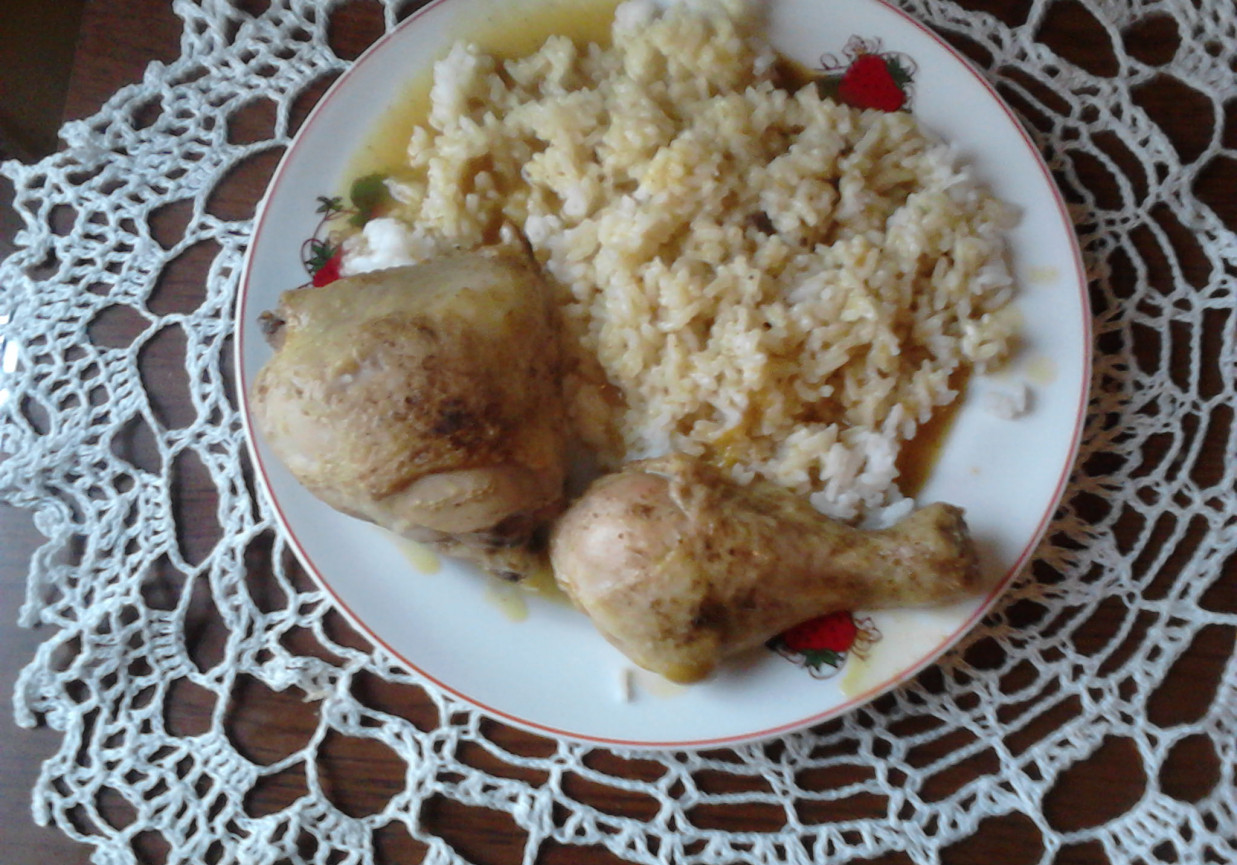 Kurczak w sosie curry z ryżem foto