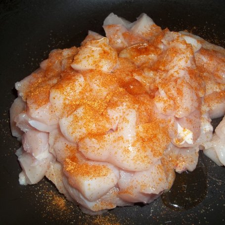 Krok 1 - Kurczak w sosie  pieczarkowo-paprykowym foto