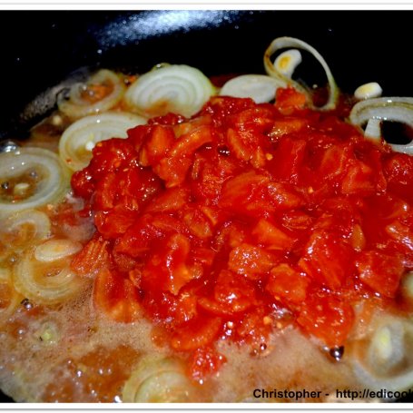 Krok 1 - Kurczak w sosie pomidorowym z kaparami foto