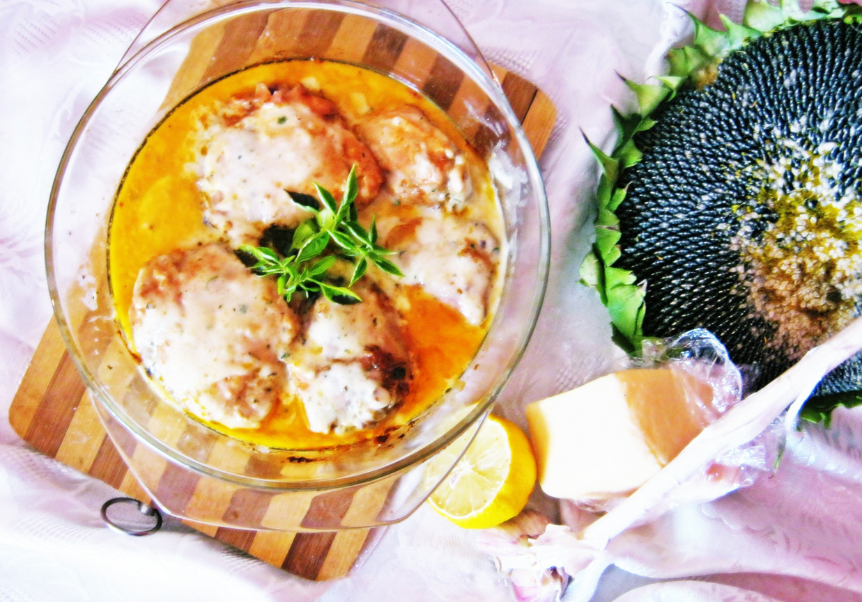 Kurczak w sosie serowym z czosnkiem i bazylią foto
