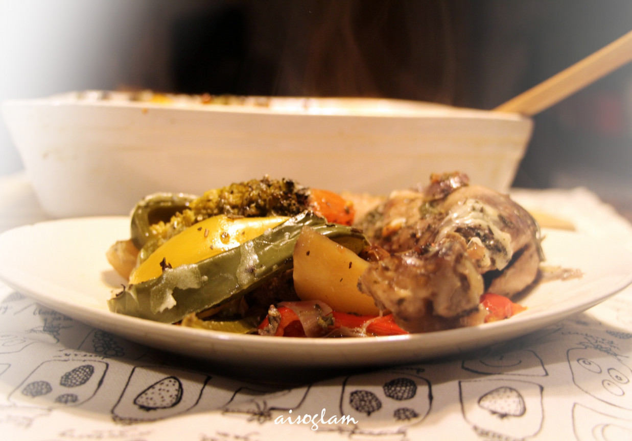 Kurczak w winnej marynacie zapiekany z warzywami  foto