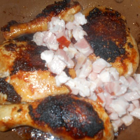 Krok 3 - Kurczak z boczkiem, cebulą i sosem teriyaki foto