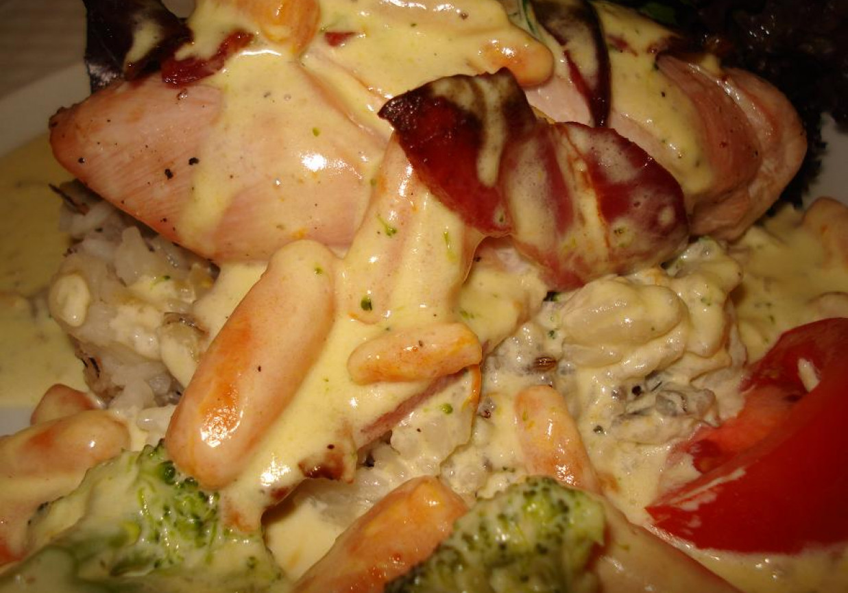 Kurczak z boczkiem w sosie holenderskim DoradcaSmaku.pl