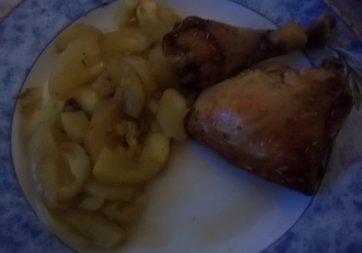 Kurczak z cebulą i cukinią foto