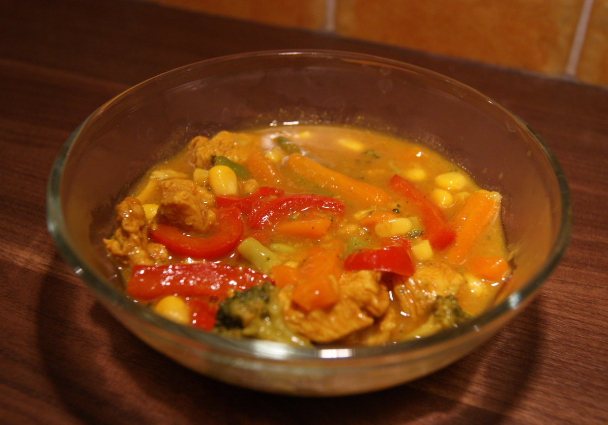 Kurczak z curry i kurkumą foto