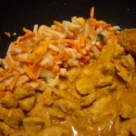Krok 6 - Kurczak z fasolką szparagową w sosie curry foto
