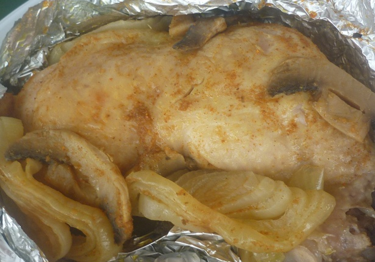 Kurczak z grilla z pieczarkami i cebulką foto
