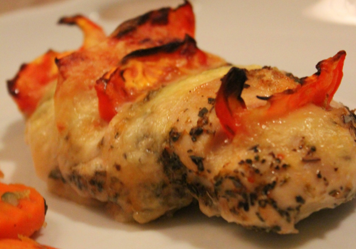 Kurczak z mozzarellą i pomidorem foto