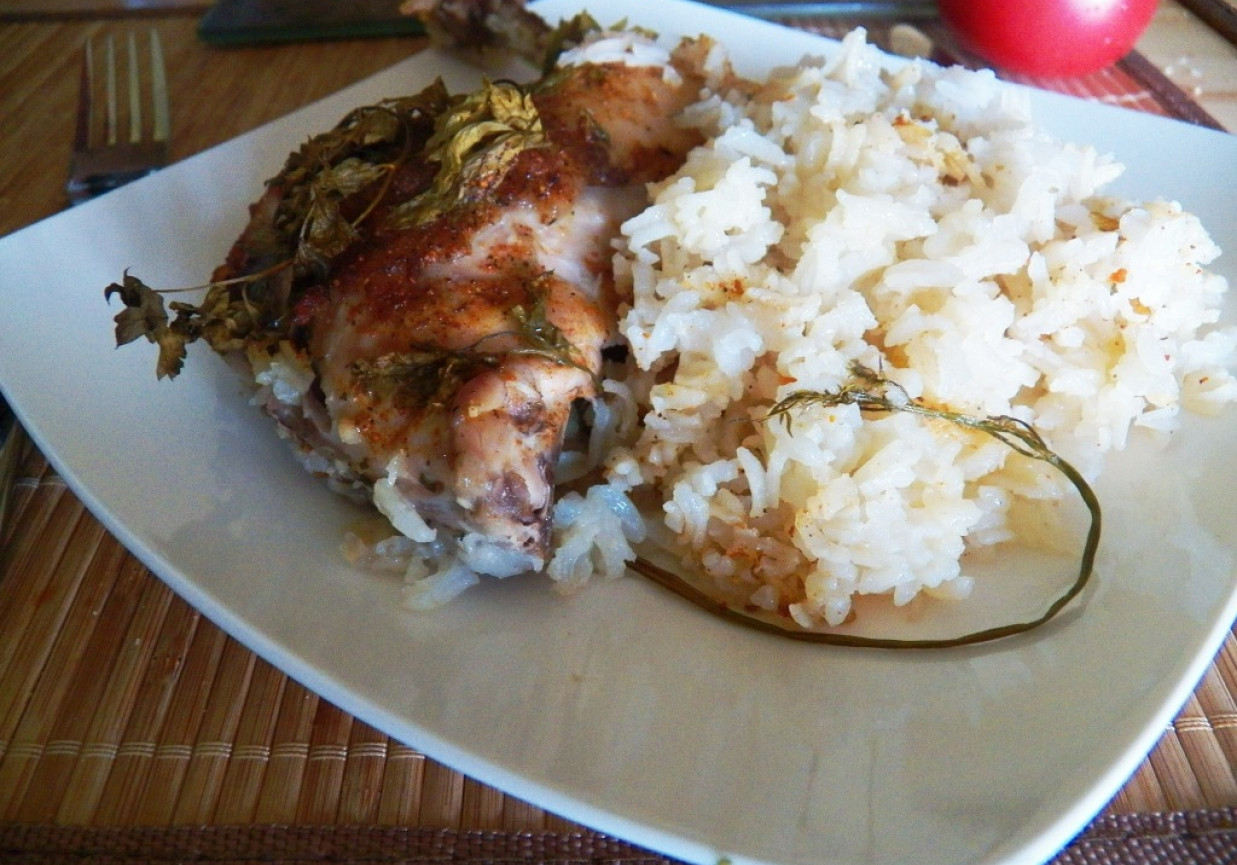 Kurczak z natką upieczony na ryżu foto