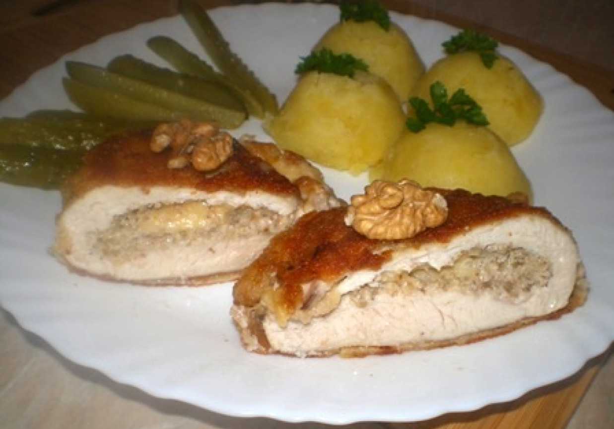 Kurczak z orzechami i serem żółtym foto