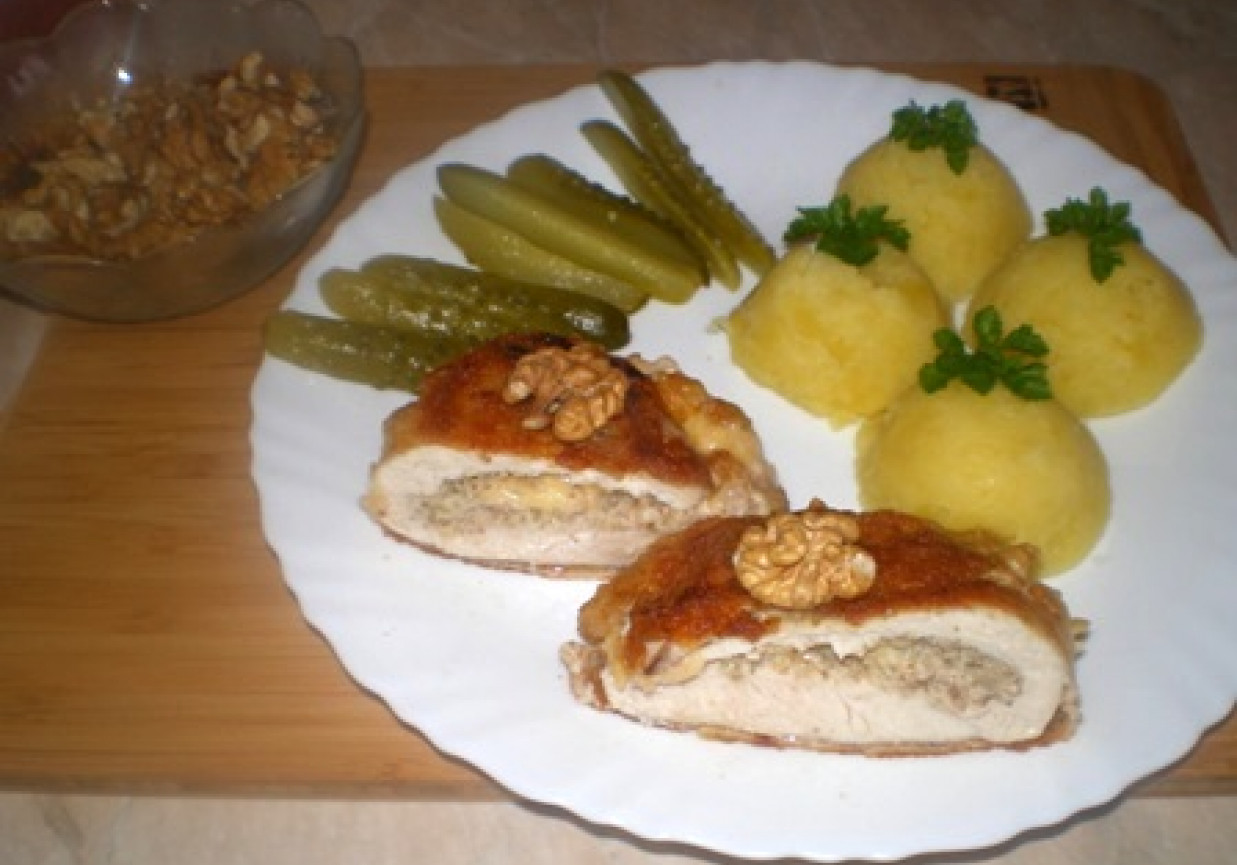 Kurczak z orzechami i serem żółtym foto