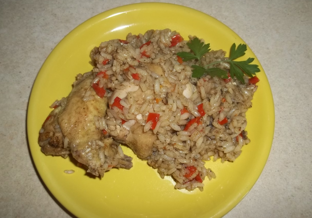 Kurczak z papryką w ryżu  foto