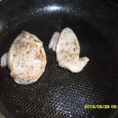 Krok 1 - Kurczak z pieczarkami w sosie  foto
