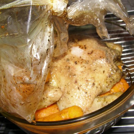 Krok 3 - kurczak z rękawa z marchewką i cebulą z indyjską nutą smaku... foto