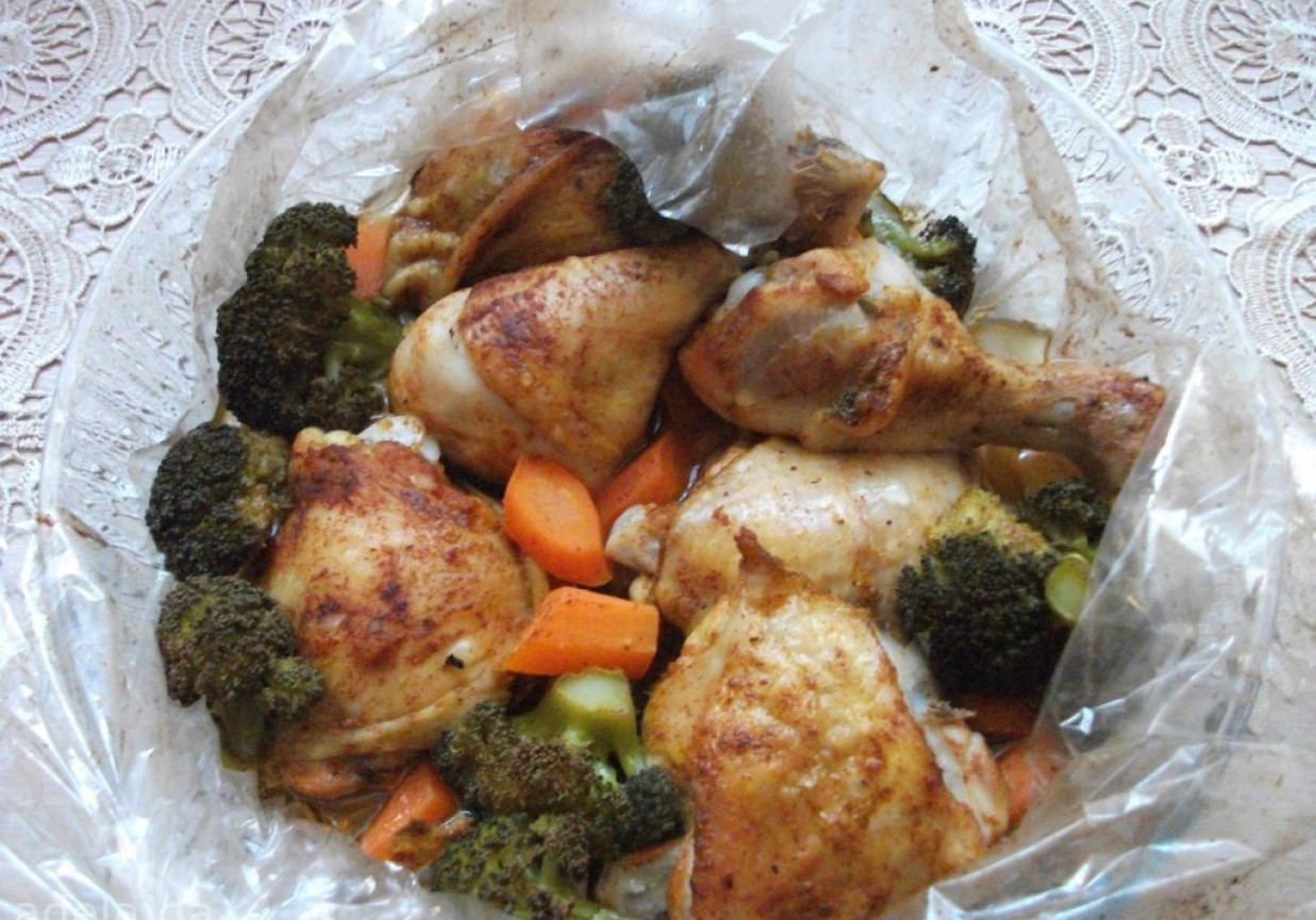 Kurczak z rękawa z warzywami  foto