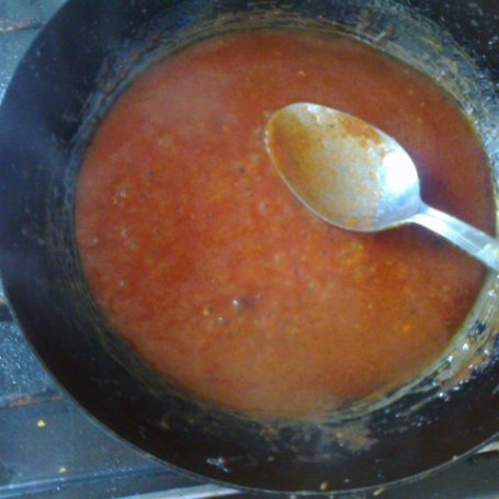 Krok 2 - Kurczak z ryżem i sosem pomidorowym foto