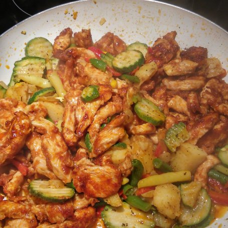 Krok 3 - Kurczak z ryżem i warzywami w sosie pikantnym foto