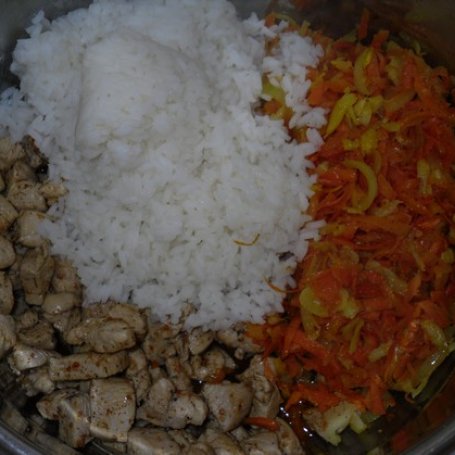Krok 5 - Kurczak z ryżem i warzywami foto