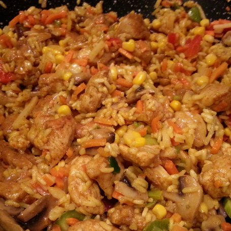Krok 6 - Kurczak z ryżem w curry z warzywami foto