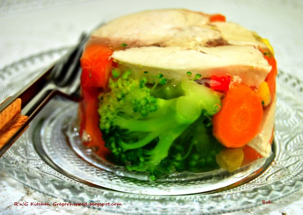 Fotografia przedstawiająca Kurczak z warzywami w agarze