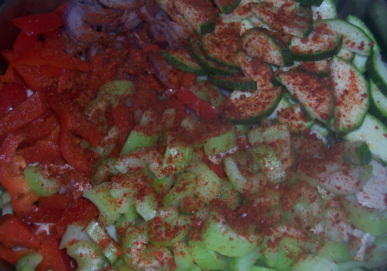 Kurczak z warzywami w pomidorowym curry foto