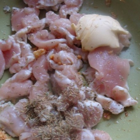 Krok 2 - Kurczak z warzywami w sosie śmietanowym foto