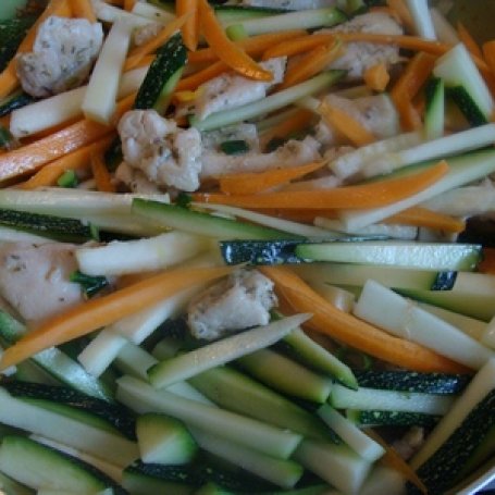 Krok 4 - Kurczak z warzywami w sosie śmietanowym foto