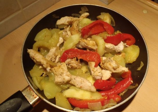 Fotografia przedstawiająca Kurczak z warzywami