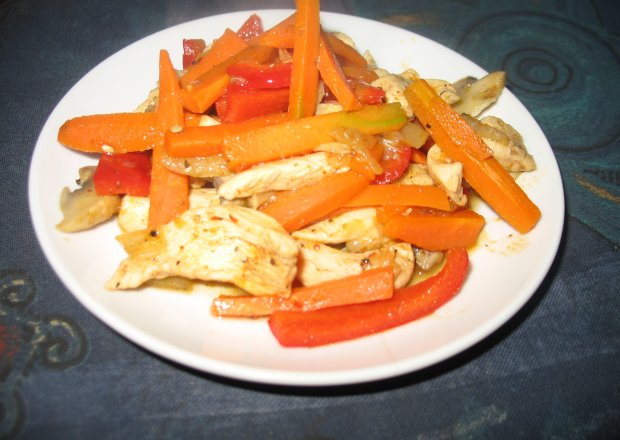Fotografia przedstawiająca Kurczak z warzywami