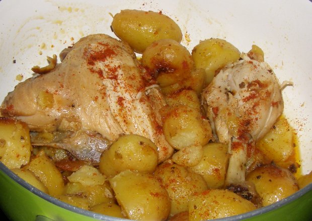 Fotografia przedstawiająca kurczak z ziemniakami