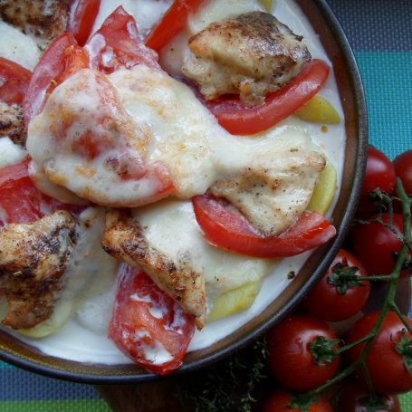 Krok 6 - Kurczak zapiekany mozarella i pomidorami foto
