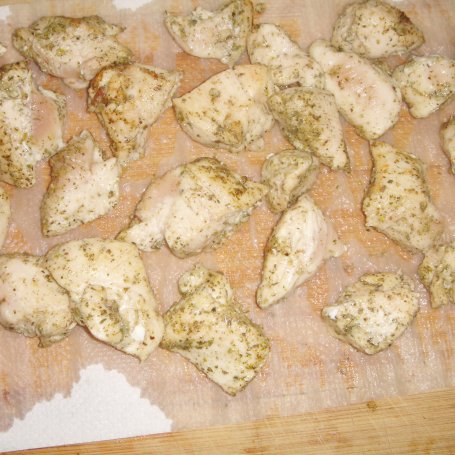 Krok 2 - Kurczak zapiekany z brokułem pod kołderką foto