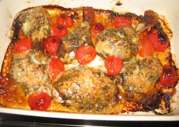 Fotografia przedstawiająca Kurczak zapiekany z pomidorkami i mozzarellą
