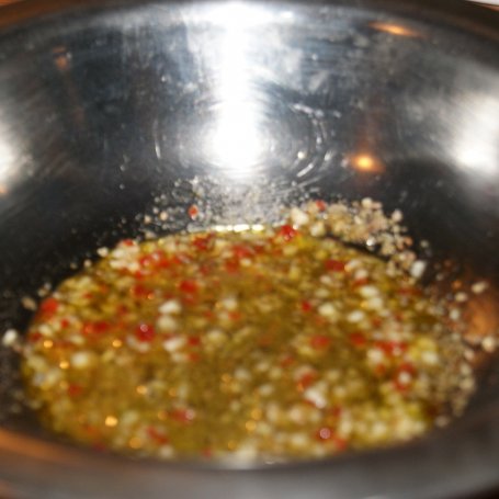 Krok 1 - Kurczak ze szpinakiem i suszonymi pomidorami foto