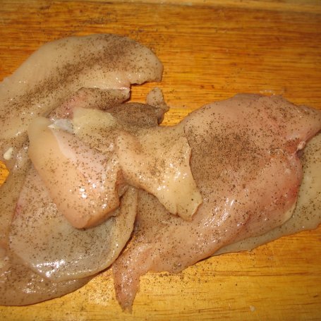 Krok 2 - Kurczak ze szpinakiem w cieście francuskim foto