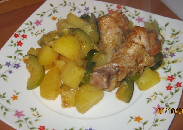 Fotografia przedstawiająca kurczak,cukinia, ziemniaki