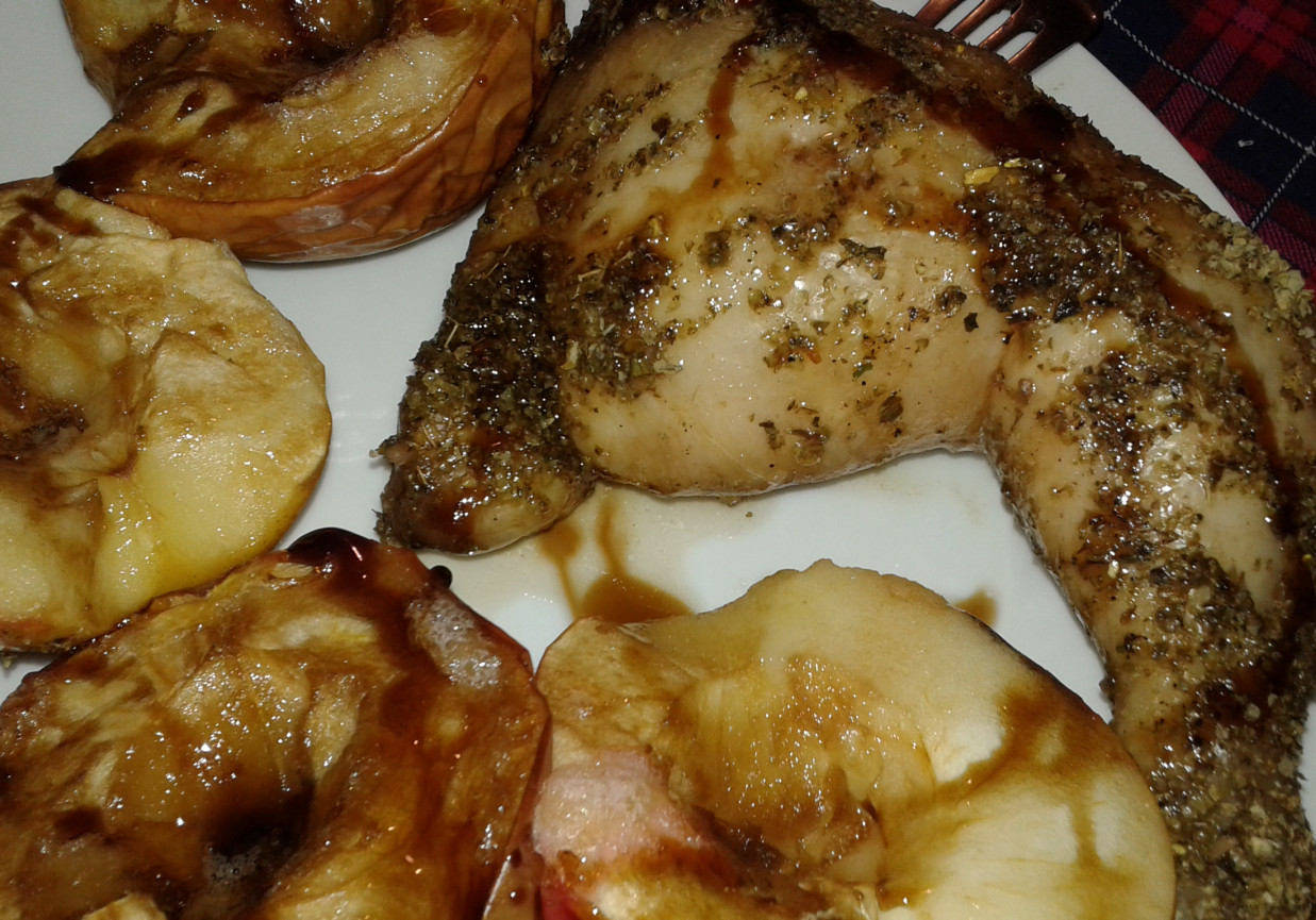 Kurczaki pieczone w soku jabłkowym foto