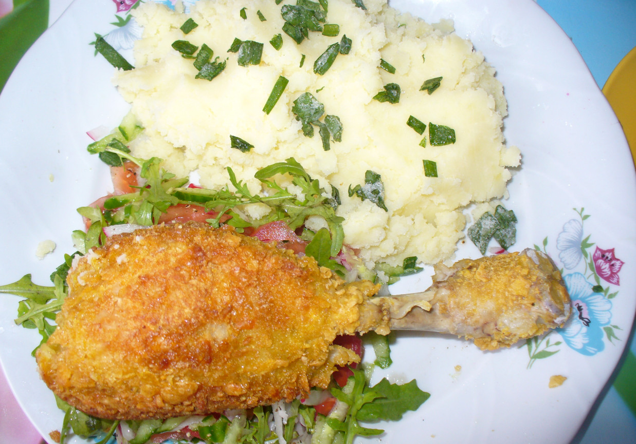 голень в кукурузных хлопьях в духовке. крылышки кфс с соусом. куриные ножки в хлопьях. куриные ножки в хлопьях. куриные ножки в панировке из кукурузных хлопьев.