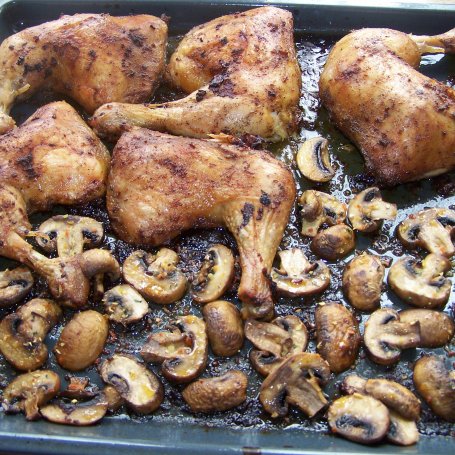 Krok 4 - Kurczę pieczone z pieczarkami, czyli bardzo apetyczny duet :) foto