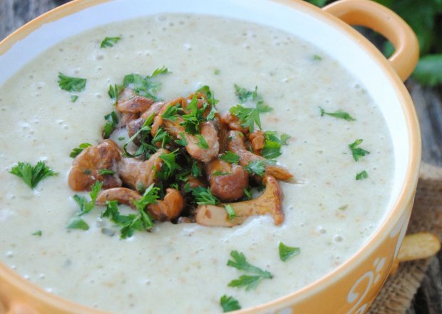 Fotografia przedstawiająca Kurkowa zupa krem