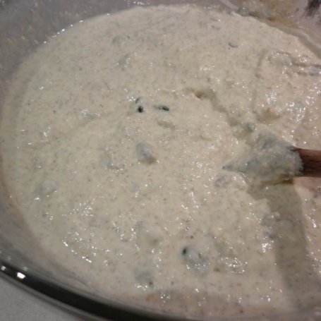 Krok 10 - Kurkumowy chlebek z rodzynkami i pistacjami na kefirze. foto