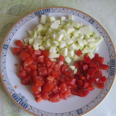 Krok 2 - Kuskus z cukinią i pomidorem foto