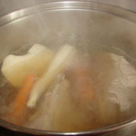 Krok 2 - Kwaśna zupa na żeberkach foto