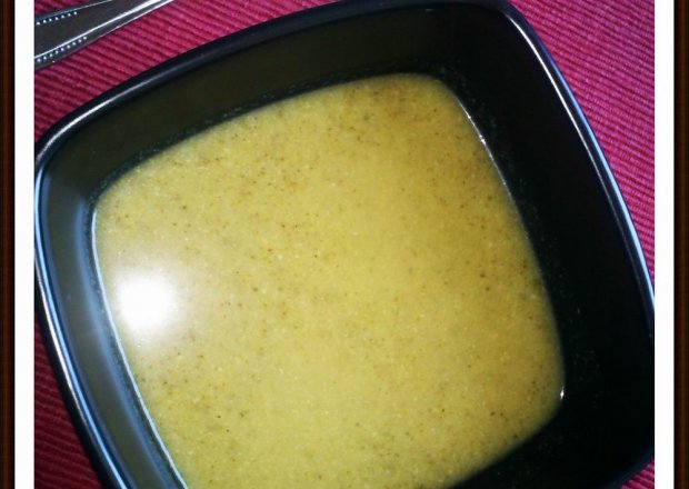 Fotografia przedstawiająca Kwaśna zupa-krem z brokułów