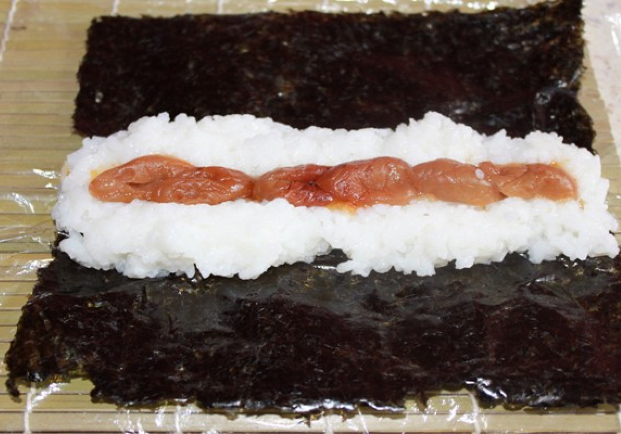Kwaszona śliwka - Sushi foto
