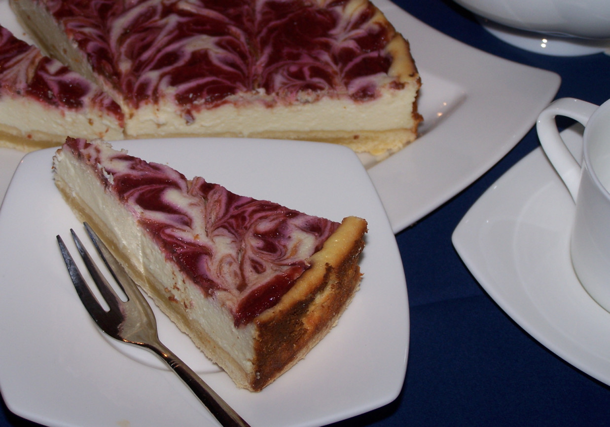 "Kwieciste" ciasto, czyli sernik z musem śliwkowym. foto