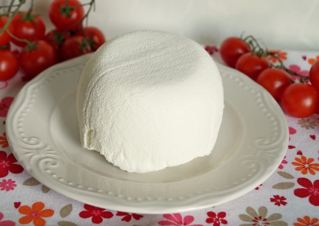 Fotografia przedstawiająca Labneh - serek z jogurtu greckiego