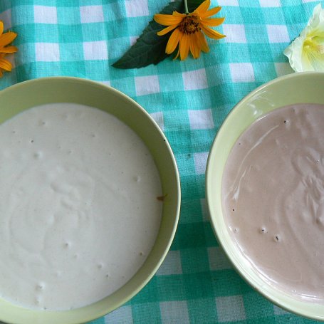 Krok 1 - Łaciate gofry śmietanowo jogurtowe z truskawkami foto